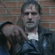 Rick todo sujo de sangue em cena do teaser de The Walking Dead: The Ones Who Live.