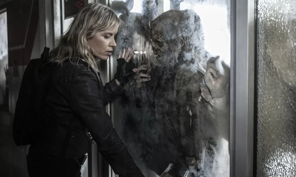 Madison perto de alguns walkers em cena do Episódio 8 da 8ª Temporada de Fear the Walking Dead.