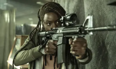 Michonne apontando sua arma na direção de Jadis em cena do Episódio 5 de The Walking Dead: The Ones Who Live.