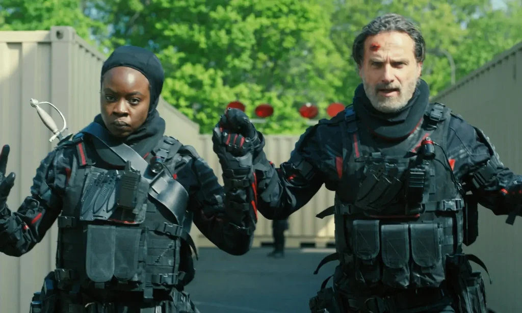 Rick e Michonne rendidos e de mãos dadas em cena do Episódio 6 de The Walking Dead: The Ones Who Live.