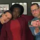 Andrew Lincoln (Rick), Danai Gurira (Michonne) e Scott M. Gimple em foto pessoal no espelho durante bastidores da premiere de The Walking Dead: The Ones Who Live em New York.