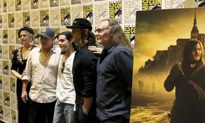 David Zabel, Greg Nicotero, Norman Reedus, Melissa McBride e Louis Puech Scigliuzzi juntos posando para as fotos de jornalistas durante a coletiva de imprensa de The Walking Dead: Daryl Dixon - The Book of Carol na San Diego Comic-Con 2024.