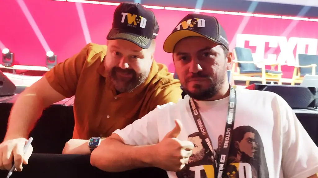 Robert Kirkman e Rafae do TWD Brasil no painel da Colider na CCXP24