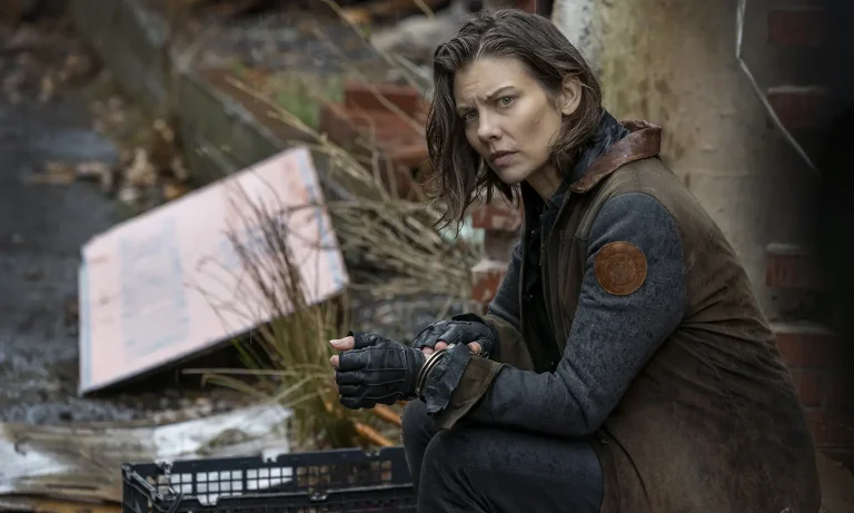 Maggie sentada e preocupada em cena do Episódio 2 da 2ª temporada de The Walking Dead: Dead City.