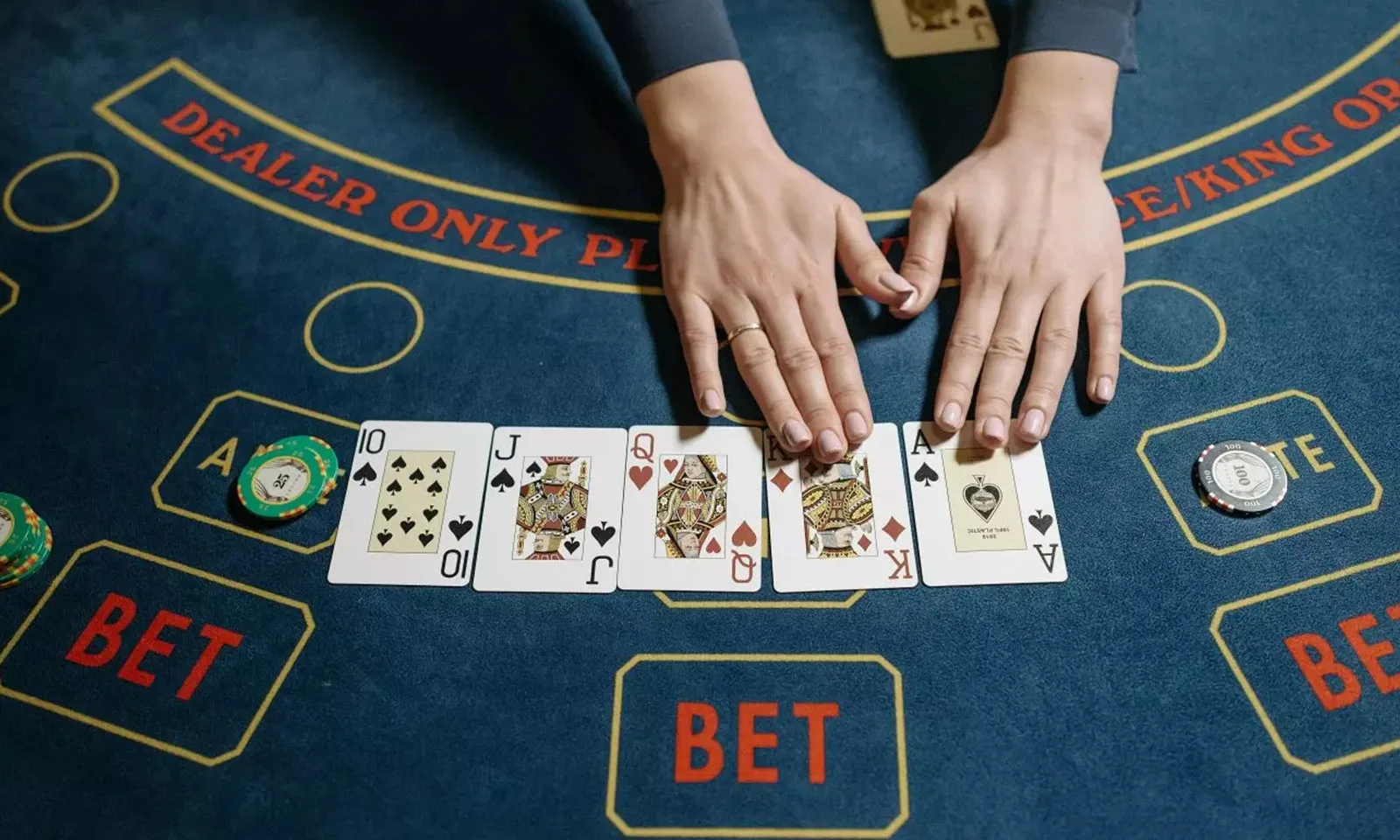 Jogos com dealer ao vivo: Um cassino real em sua tela