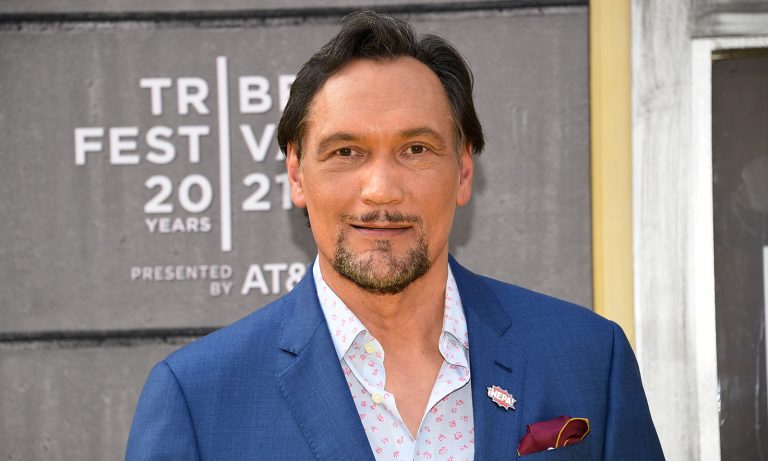 Jimmy Smits, de Sons of Anarchy, entra para o elenco da última temporada de The Walking Dead: Daryl Dixon