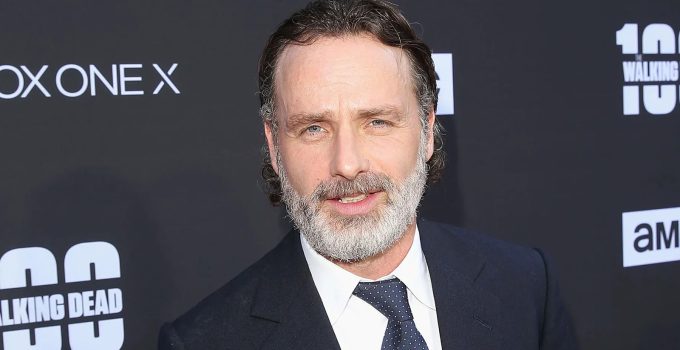Andrew Lincoln no evento de lançamento do episódio 100 de The Walking Dead.