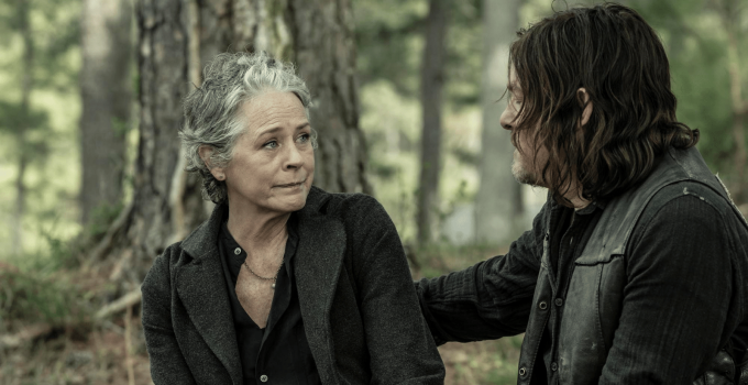 Carol e Daryl conversando emocionados em cena do último episódio de The Walking Dead.
