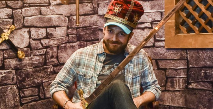 ccxp-2016-stand-canais-fox-ross-marquand-galeria
