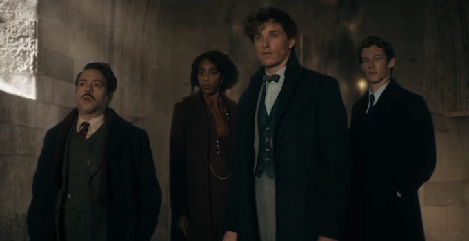 Dan Fogler, o Luke de The Walking Dead, em cena do filme Animais Fantásticos: Os Segredos de Dumbledore.