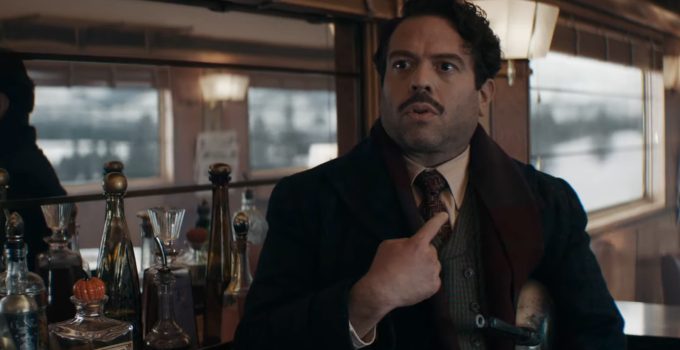 Dan Fogler como Jacob Kowalski em Animais Fantásticos: Os Segredos de Dumbledore.