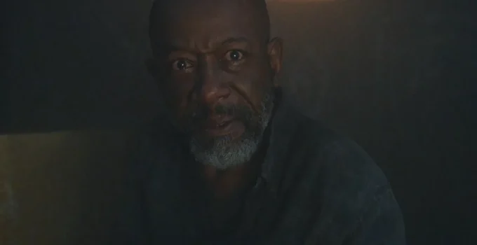 Morgan assustado em cena do episódio 4 da 8ª temporada de Fear the Walking Dead.