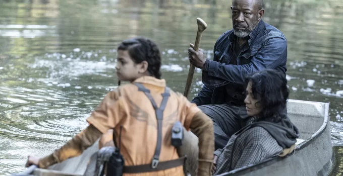 Morgan, Grace e Mo no barco em cena do episódio 5 da 8ª temporada de Fear the Walking Dead.