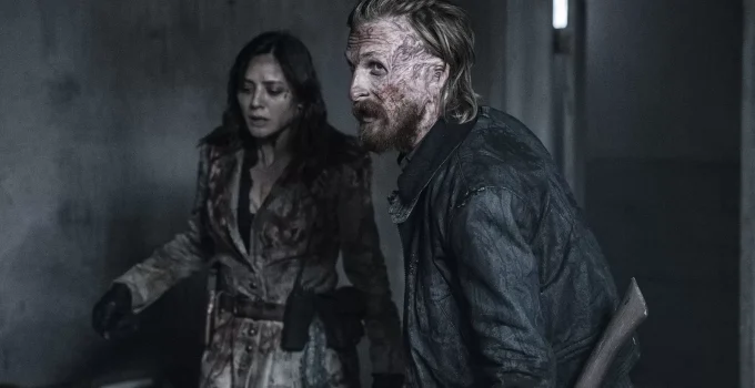 Dwight e Sherry sujos de sangue em cena do episódio 9 da 8ª temporada de Fear the Walking Dead.
