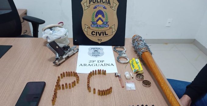 Foto da apreensão da Polícia Federal em Araguaína inclui um bastão com arame farpado na ponta, semelhante ao utilizado por Negan em The Walking Dead.
