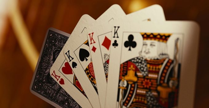 Cartas de baralho representando o Blackjack.