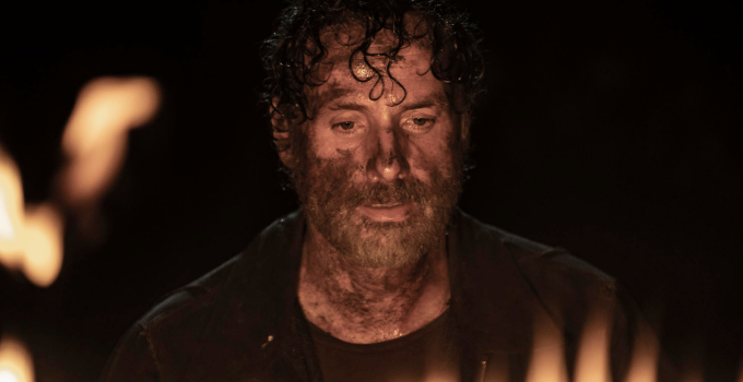 Andrew Lincoln como Rick Grimes em cena do episódio final de The Walking Dead.
