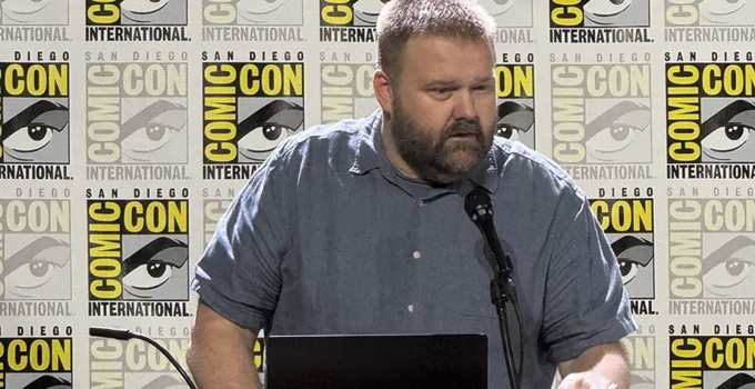 SDCC 2025: Robert Kirkman transforma painel solo em espetáculo caótico e revela novidades