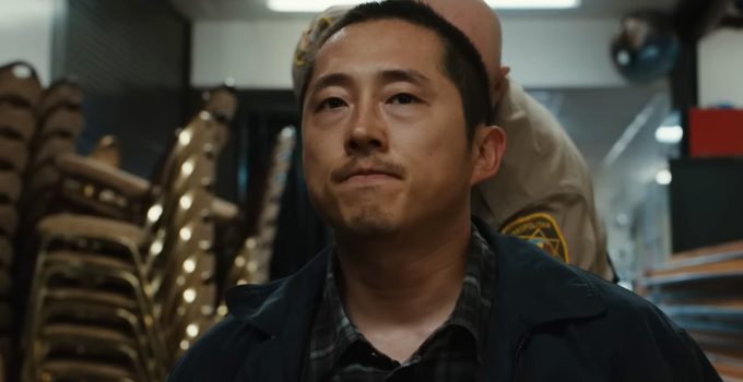 Steven Yeun como Danny Cho em cena do trailer da série Beef.