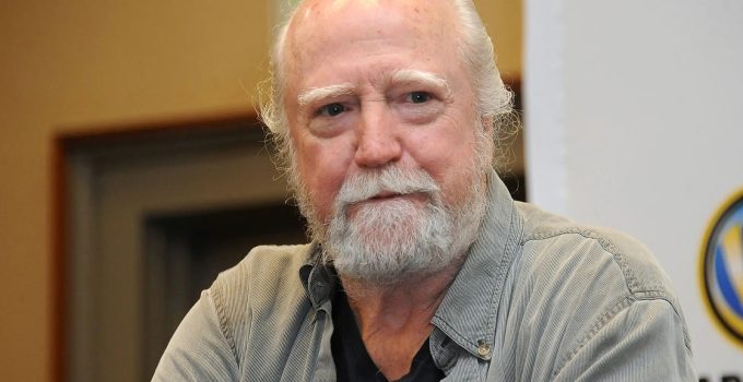 Scott Wilson, ator que interpretou Hershel Greene em The Walking Dead, em um evento de fãs.