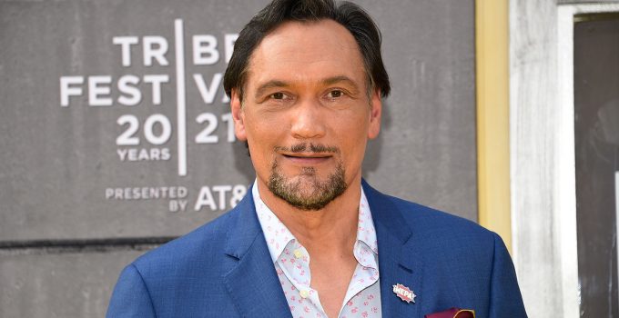 Jimmy Smits, de Sons of Anarchy, entra para o elenco da última temporada de The Walking Dead: Daryl Dixon