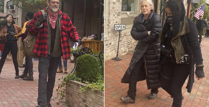 Jeffrey Dean Morgan e Melissa McBride andando no set de gravações de The Walking Dead em Senoia.