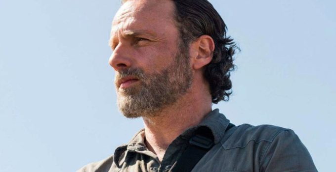 Rick Grimes olhando para o horizonte em episódio de The Walking Dead.