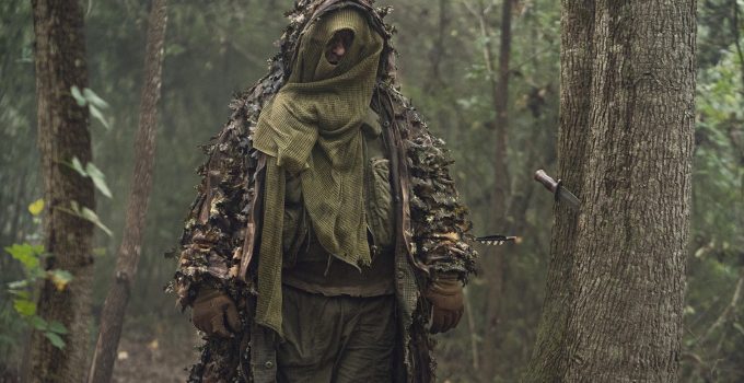 Mike Whinnet como um dos Ceifadores no episódio 17 da 10ª temporada de The Walking Dead