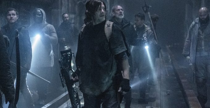 Daryl, Negan e o grupo no metrô de DC no Episódio 1 - "Acheron: Part I" da 11ª e última temporada de The Walking Dead.