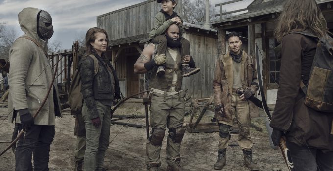 Maggie reencontrando Hershel e membros do seu grupo em Alexandria no episódio 1 da 11ª temporada de The Walking Dead.