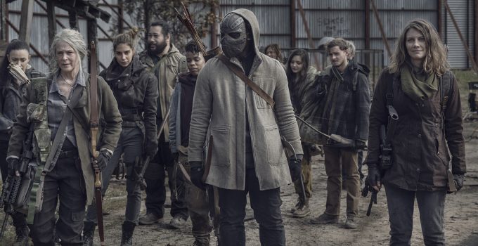 Maggie, Elijah, Carol e outros sobreviventes em Alexandria em imagem da 11ª temporada de The Walking Dead.