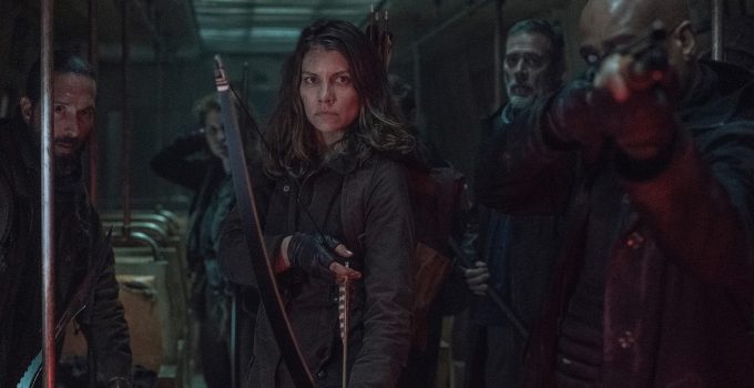 Cole, Agatha, Maggie, Negan e Gabriel dentro do metrô no episódio 2 da 11ª temporada de The Walking Dead.