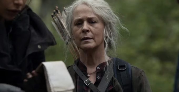 Carol, Magna e Kelly analisando o caderno de anotações de Connie no episódio 6 da 11ª temporada de The Walking Dead.
