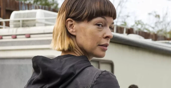 Jadis em Alexandria em cena de The Walking Dead.