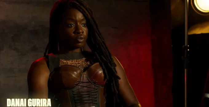 Danai Gurira (Michonne) em entrevista para o especial "Por Dentro do Episódio" do Episódio 2 de The Walking Dead: The Ones Who Live.
