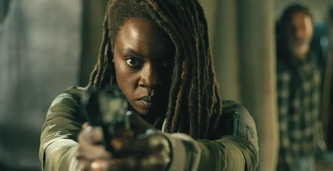 Michonne apontando sua arma com Rick ao fundo em cena do Episódio 5 de The Walking Dead: The Ones Who Live.