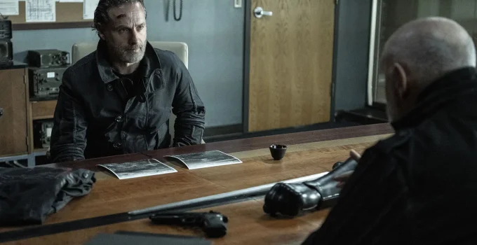 Rick conversando com Beale em seu escritório em cena do Episódio 6 de The Walking Dead: The Ones Who Live.