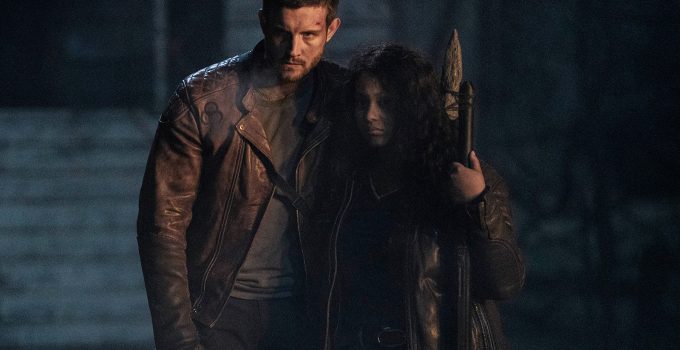 Felix e Iris em imagem do último episódio da 1ª temporada de The Walking Dead World Beyond