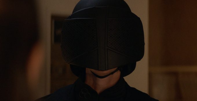 Jadis utilizando a roupa de soldado da CRM na cena pós-créditos do episódio 5 da 2ª temporada de The Walking Dead: World Beyond.
